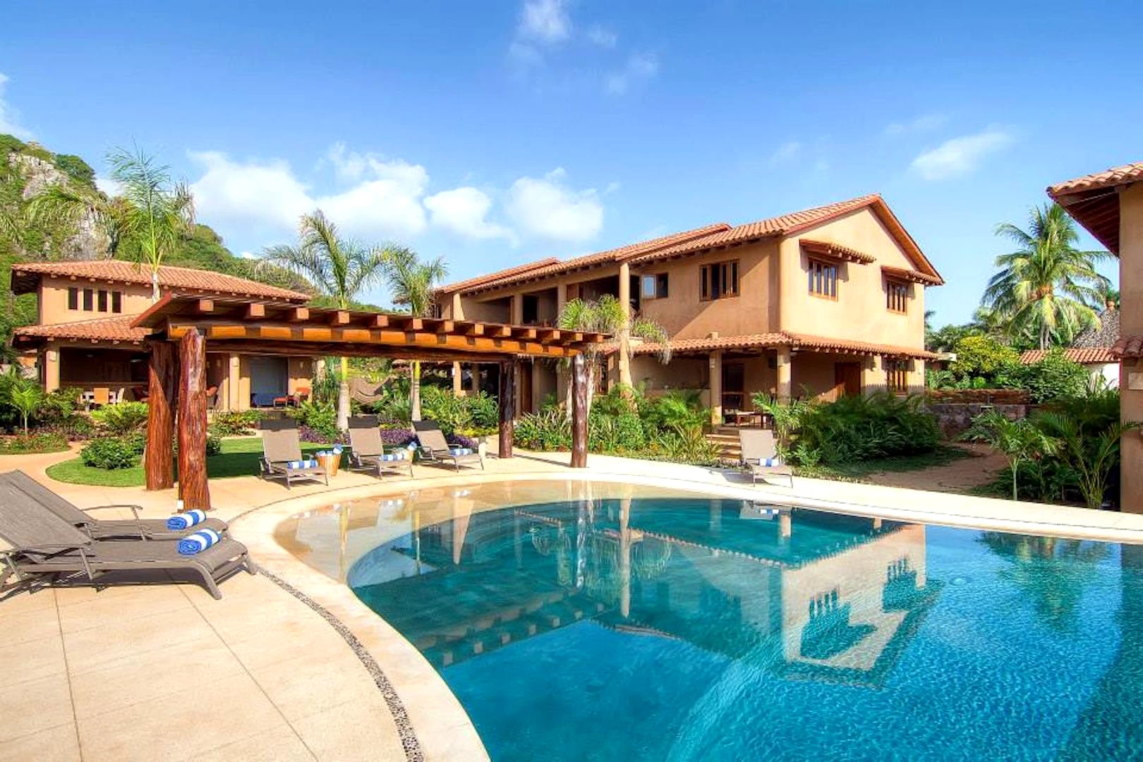 Villa Alegría pool and tropical gardens in daylight