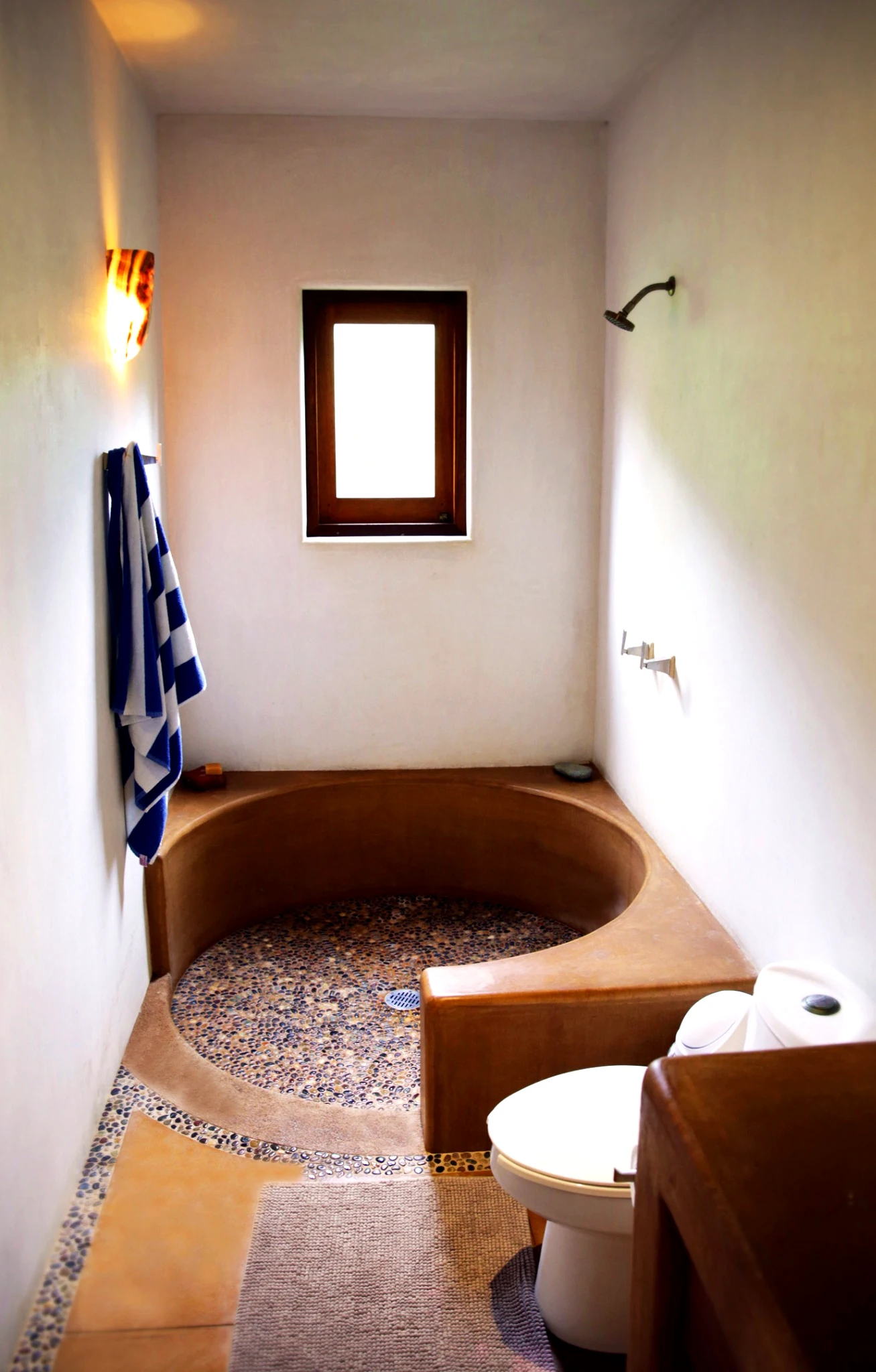 Second bedroom at Villa Alegría with two single beds